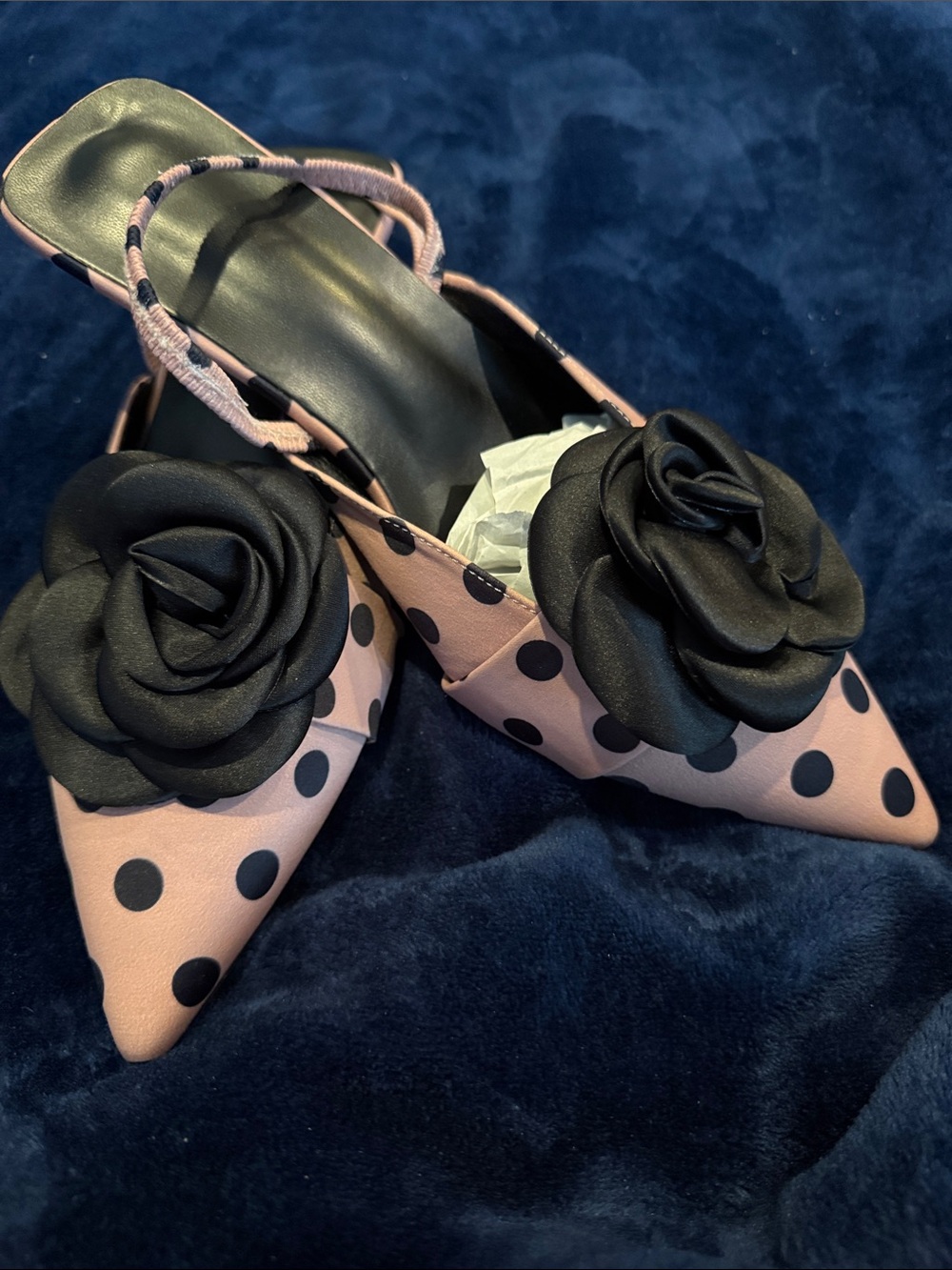 Pink Polka Dot Slingback Pointed Toe kitten heel w/ Black Floral Accent 8.5